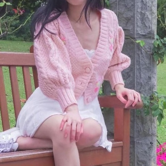 SOLD FOR LOVE & LEMONS Amaryllis Cropped Cardigan - Picture 2 of 12